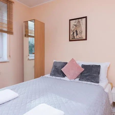 Apartment Family With Terrace By Renters *